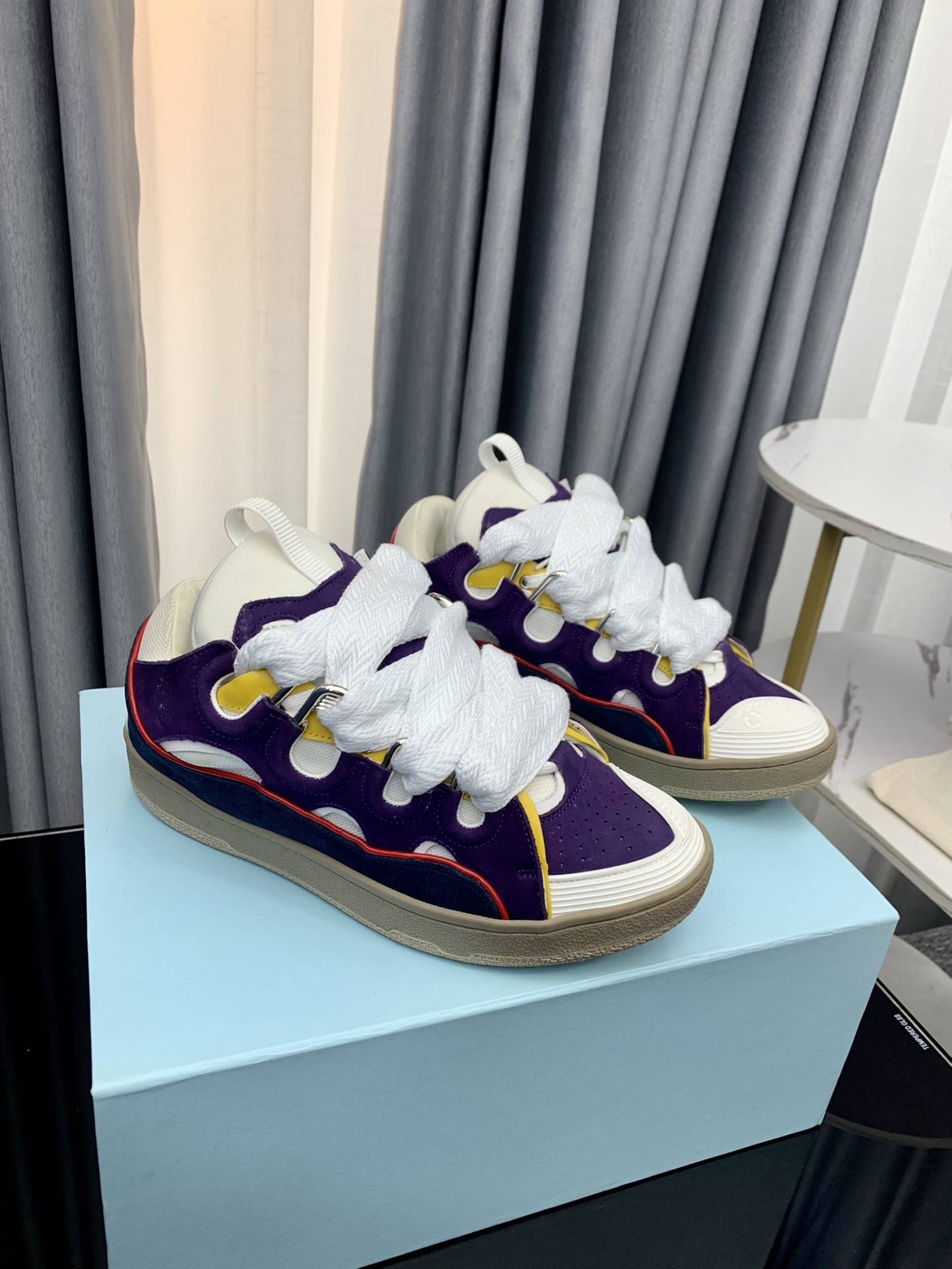 LA*N Sneaker