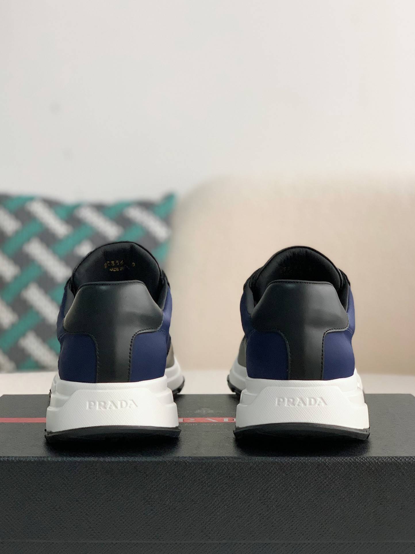 P*DA Sneakers