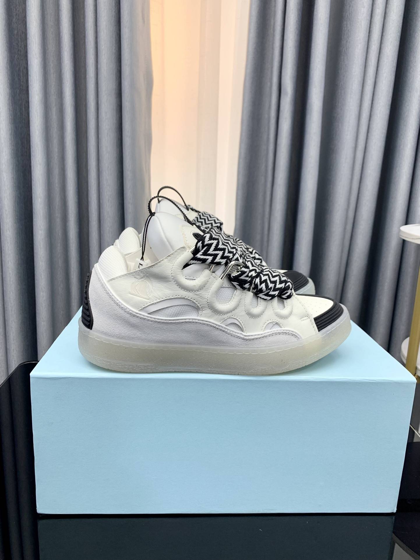 LA*N Sneaker