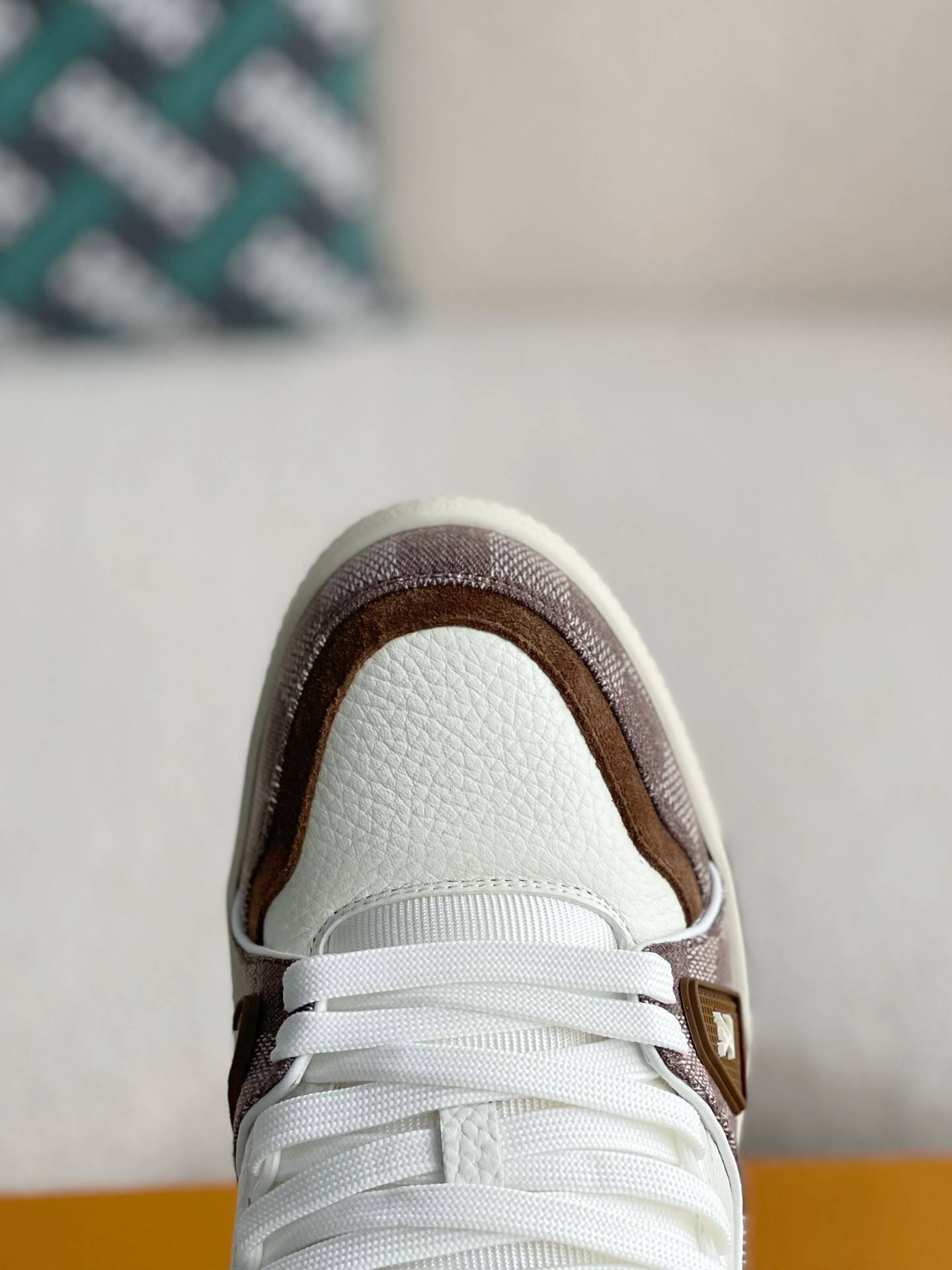 L*V TRAINER SNEAKERS