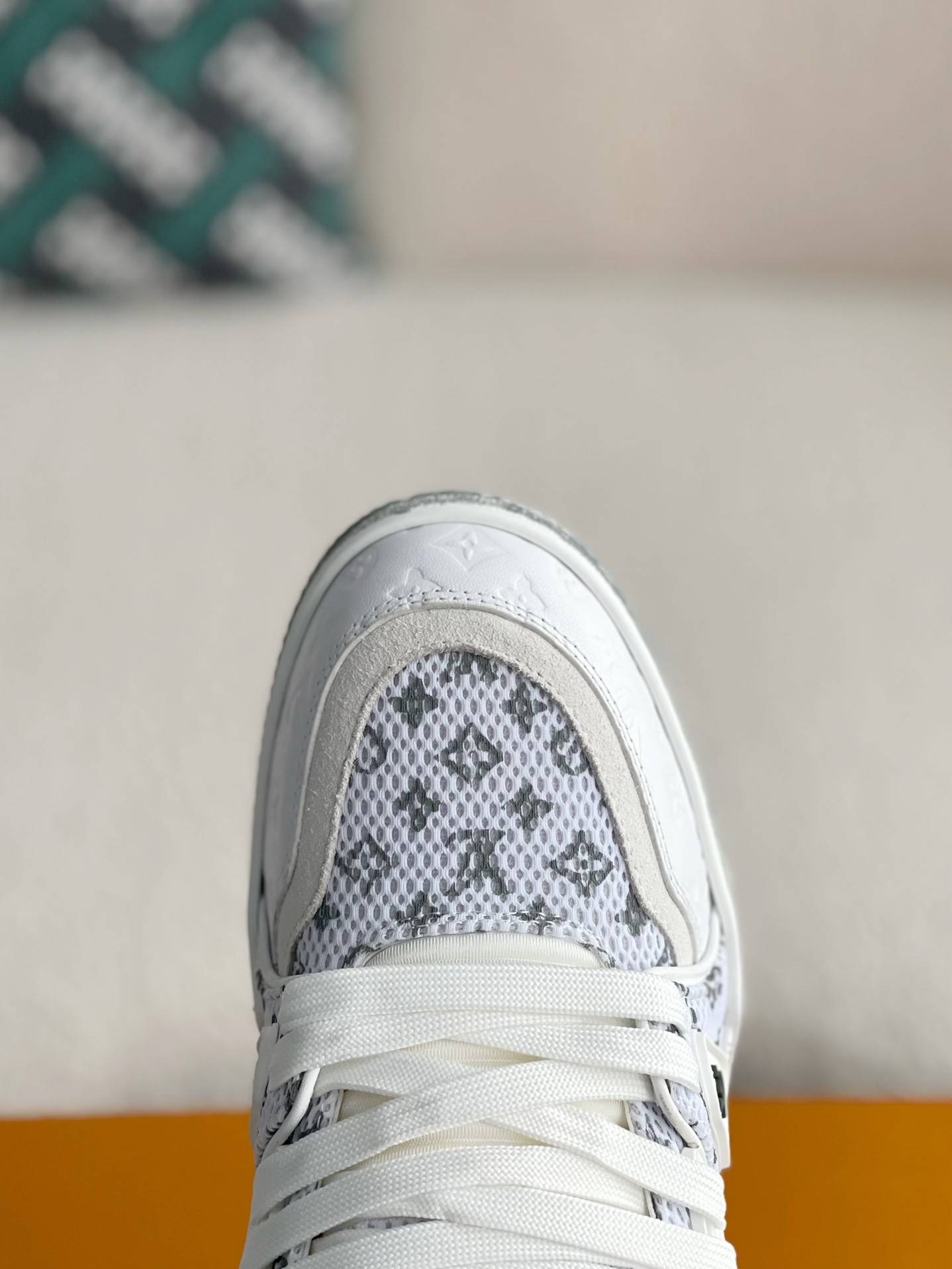L*V TRAINER SNEAKERS