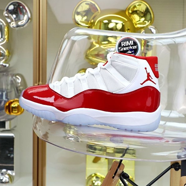 AIR JORDAN 11