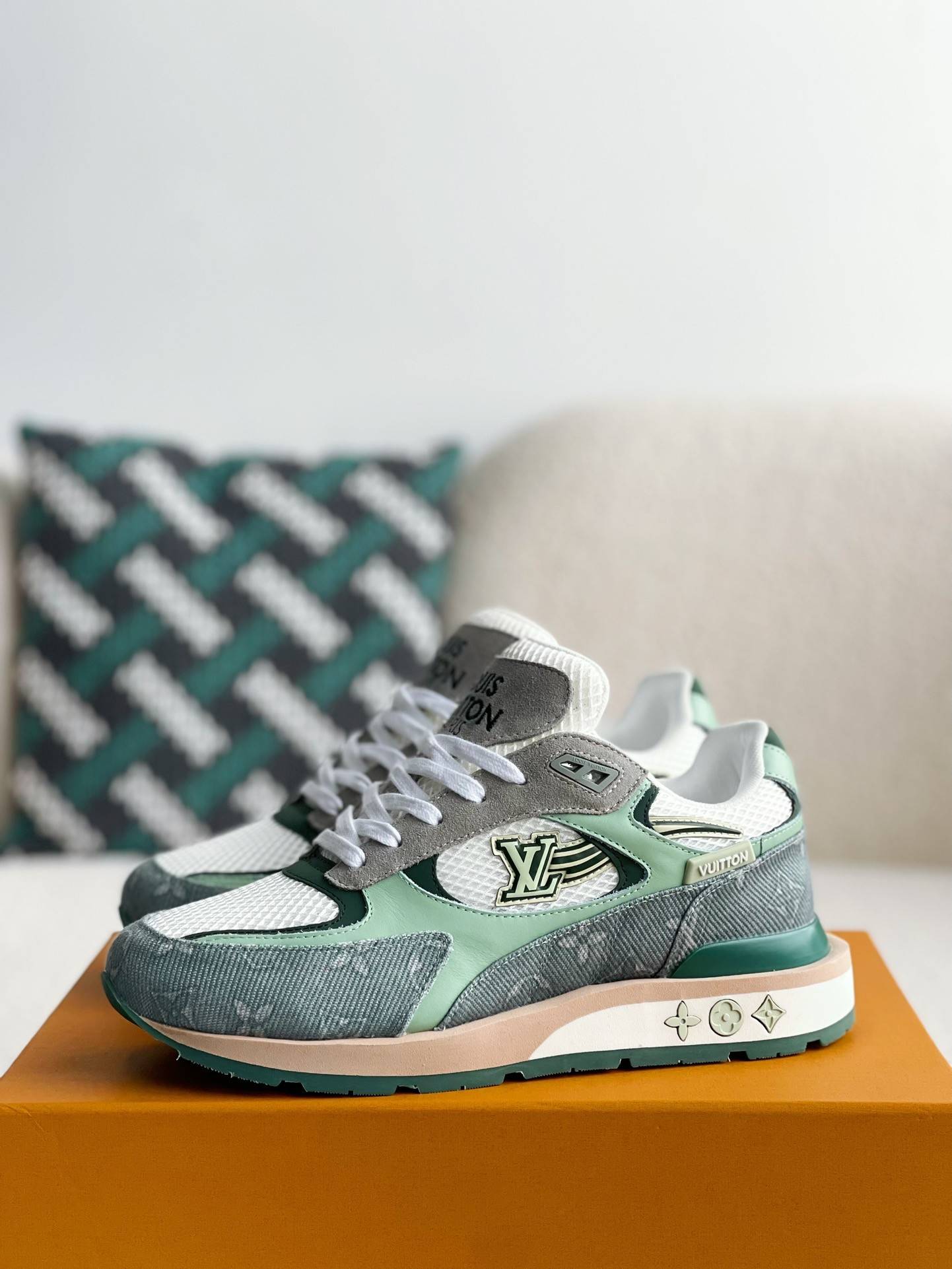 L*V Low-top running shoes