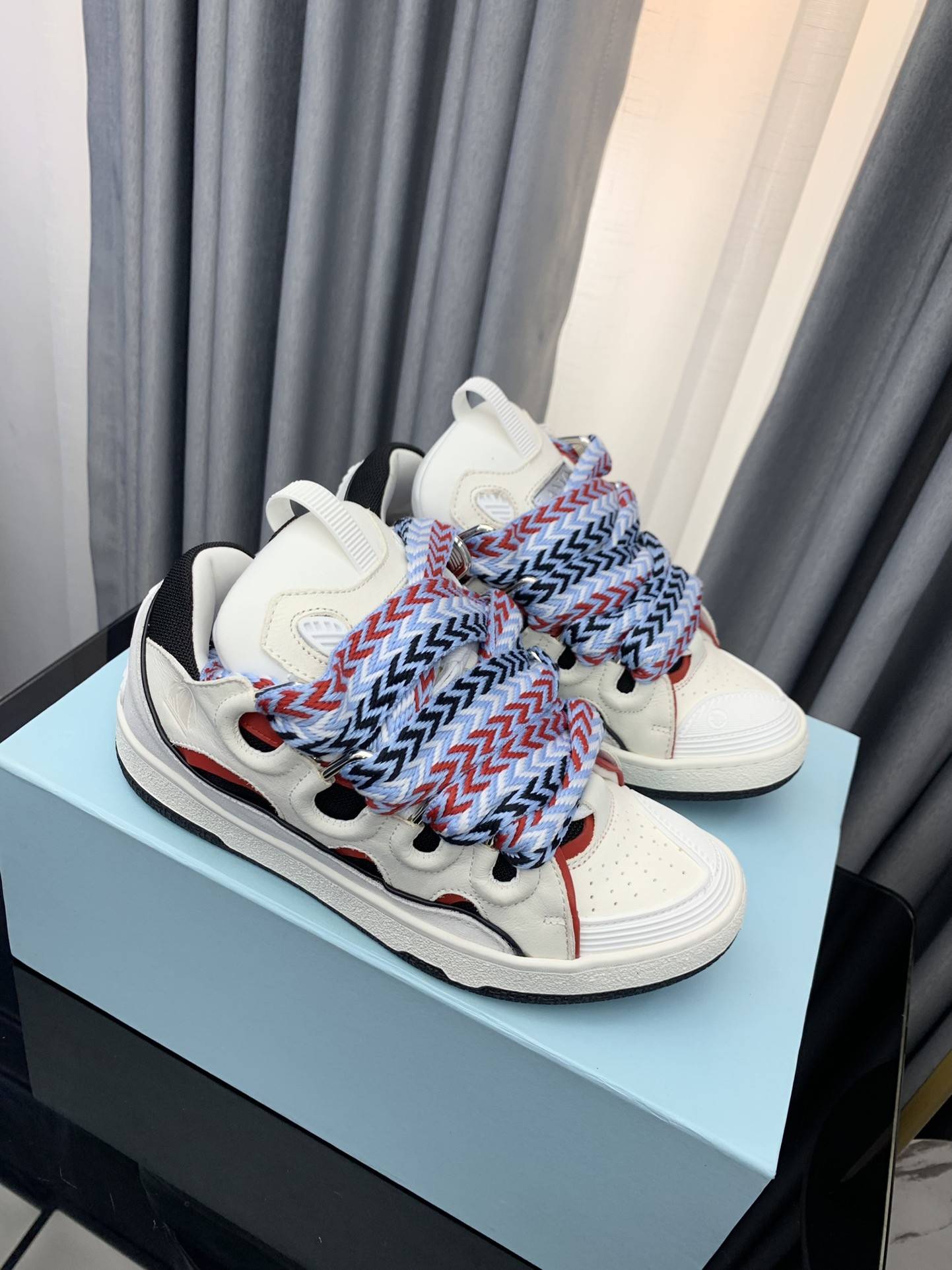 LA*N Sneaker