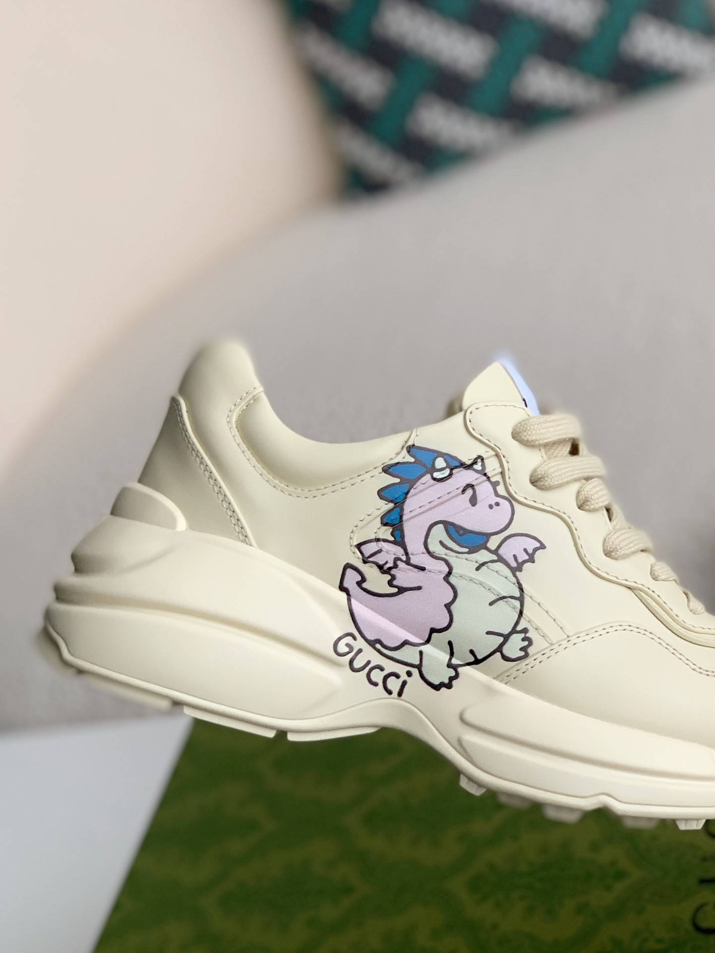 GU*IRetro Clunky Sneaker
