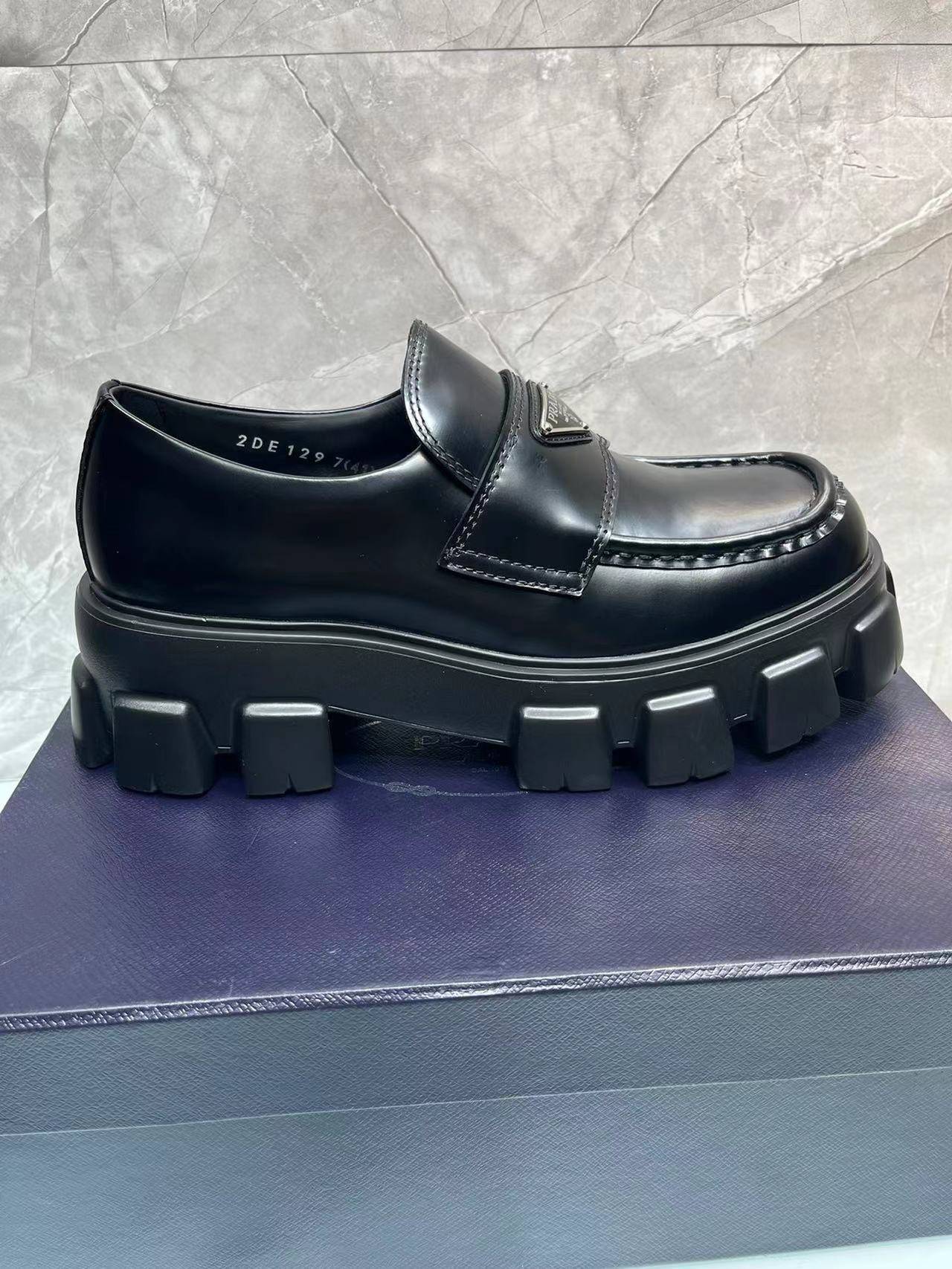 P*DA Carrefour‘s shoes