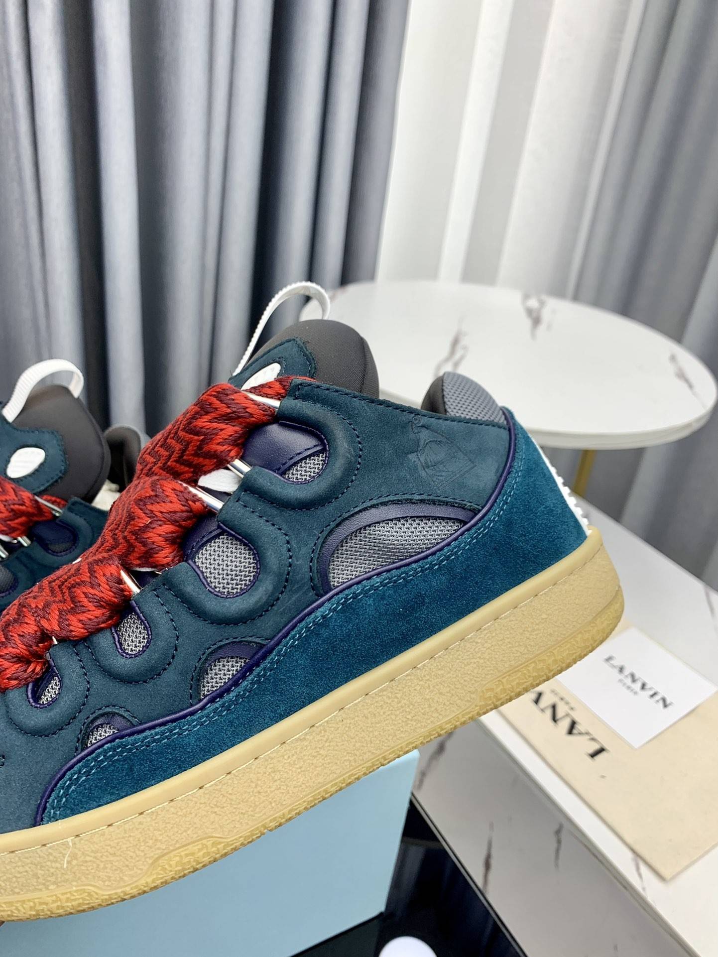 LA*N Sneaker
