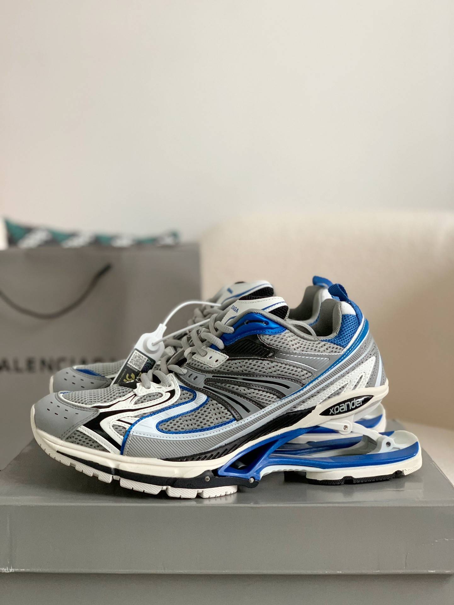 BLCG X-Pander Men''s Floating Sneakers