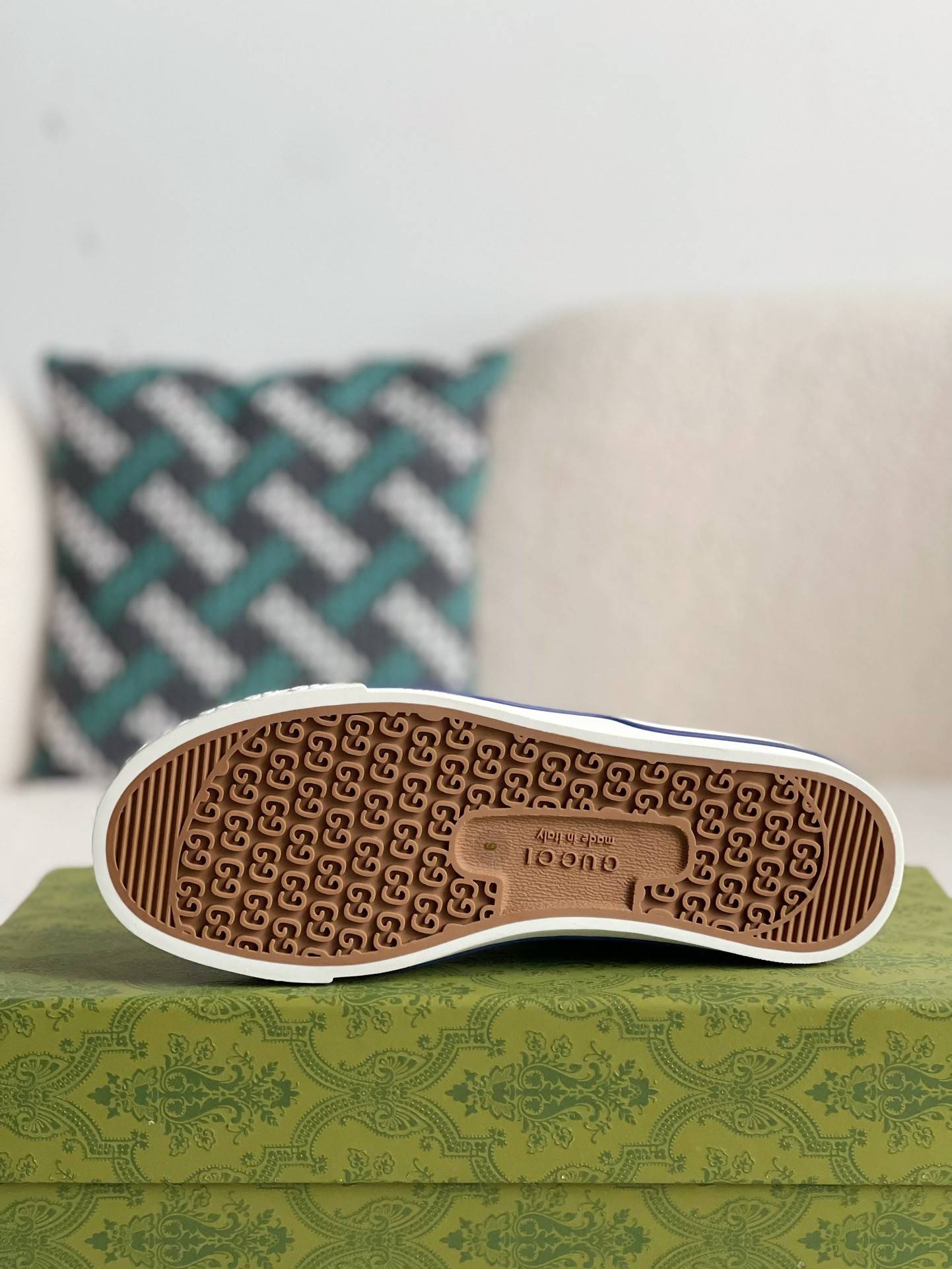 GU*IHigh-top shoes