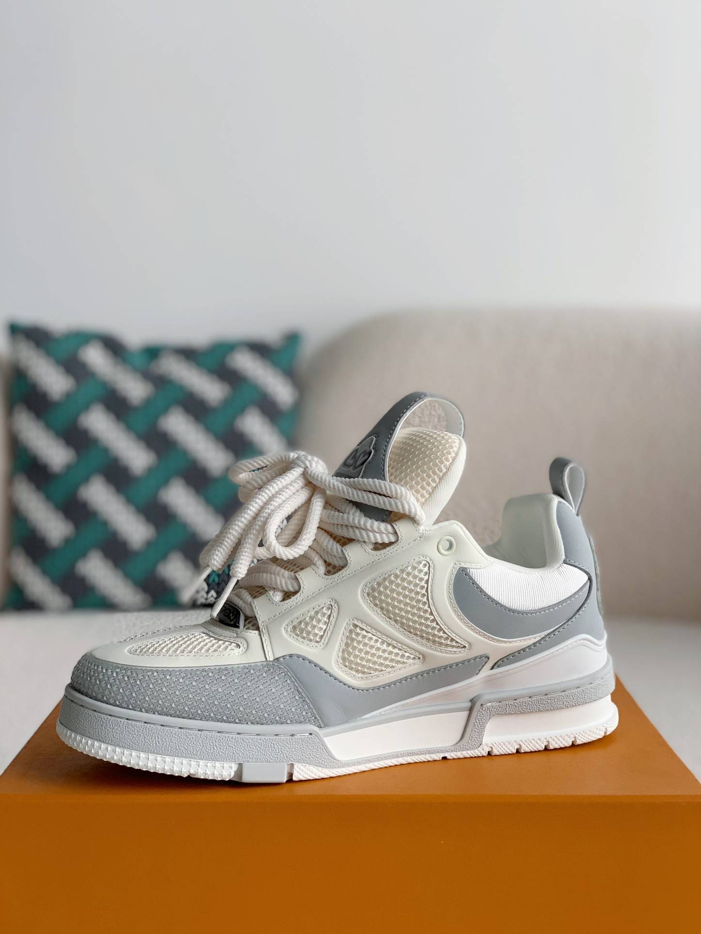 L*V RUNNER TATIC sneakers