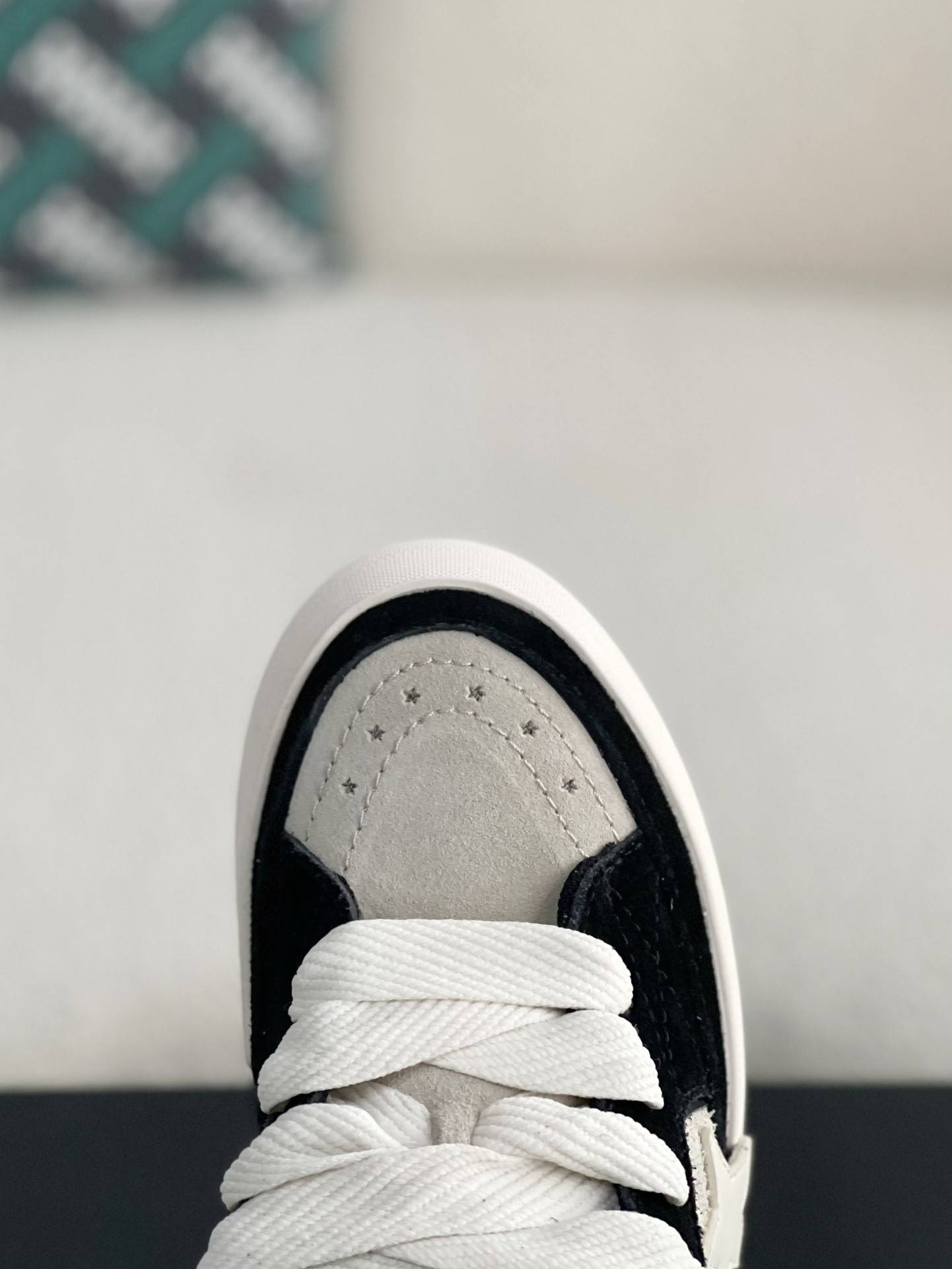 A*RI Sneakers
