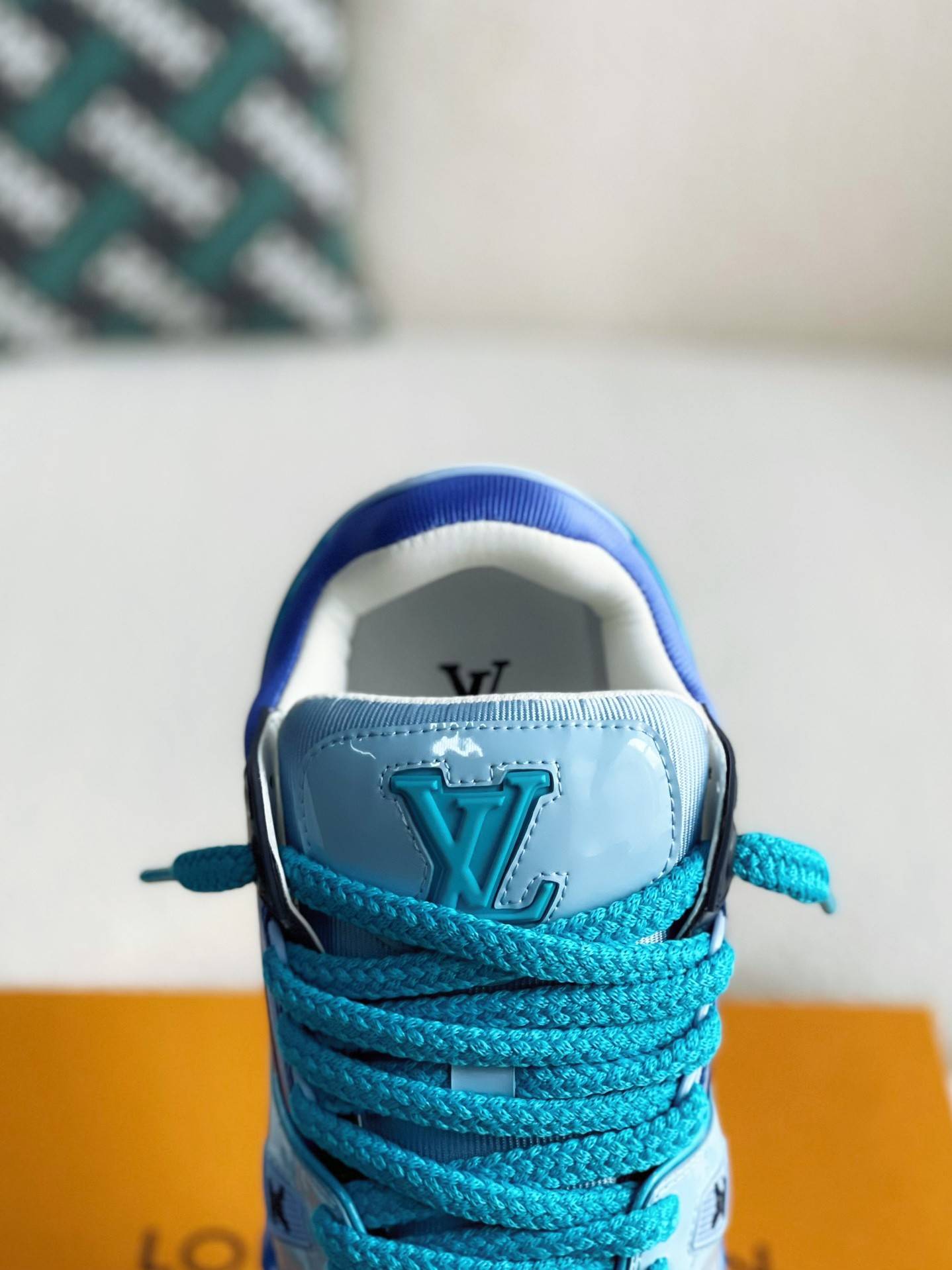 L*V TRAINER MAXI SNEAKERS