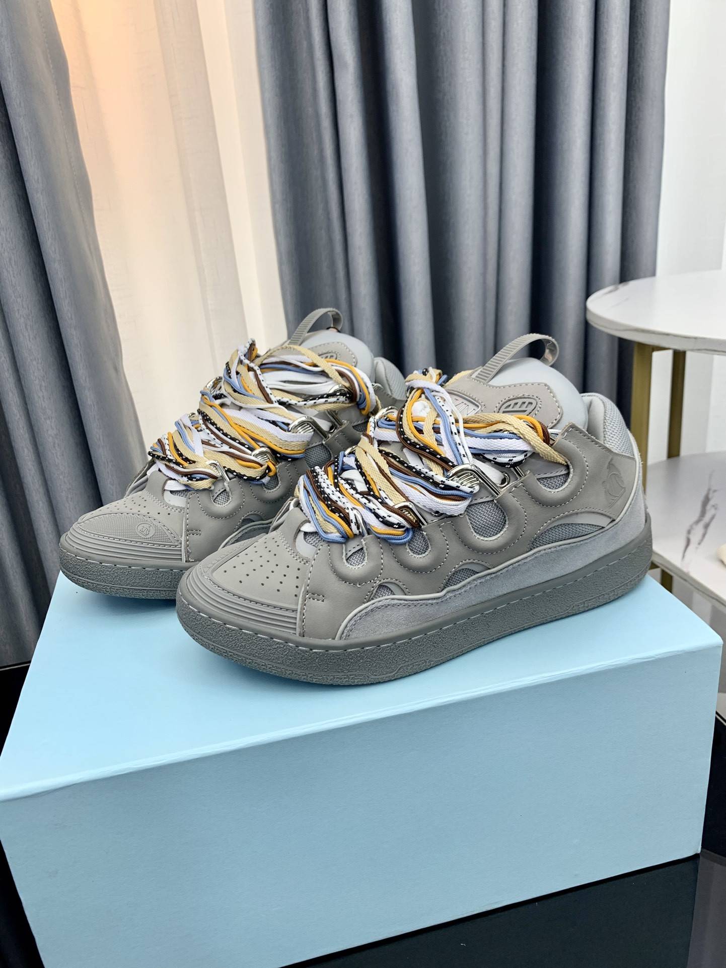 LA*N Sneaker