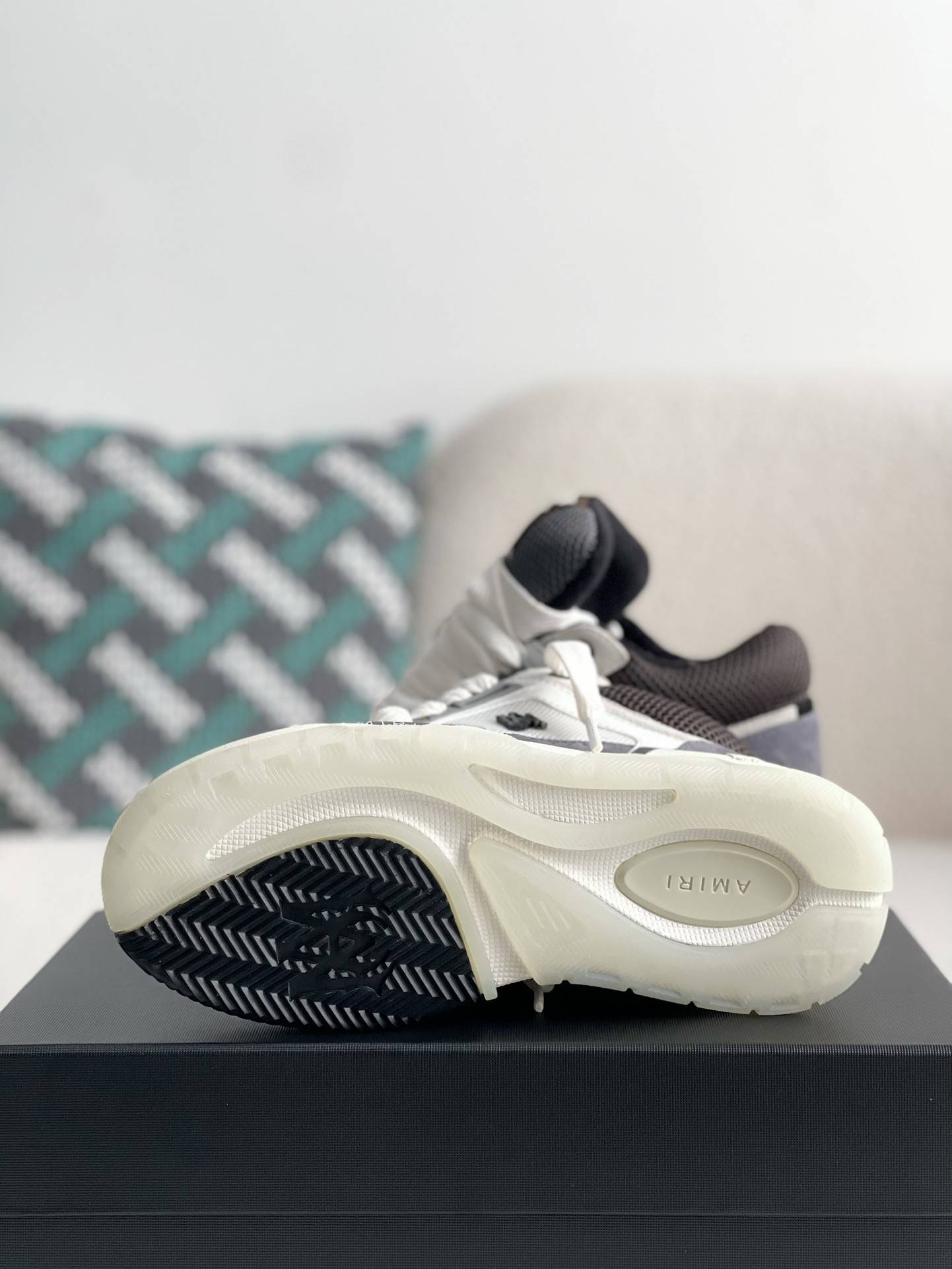 A*RI sneaker