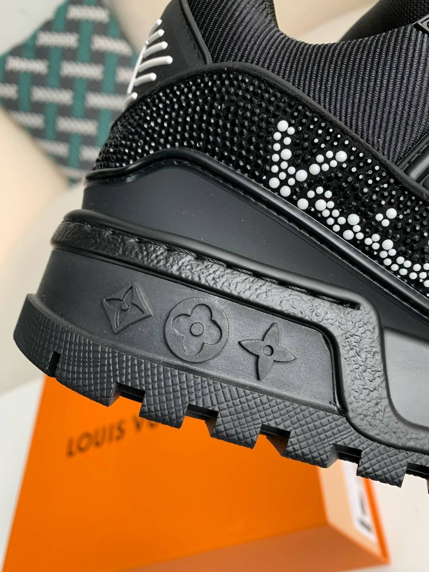 L*V TRAINER Sneakers