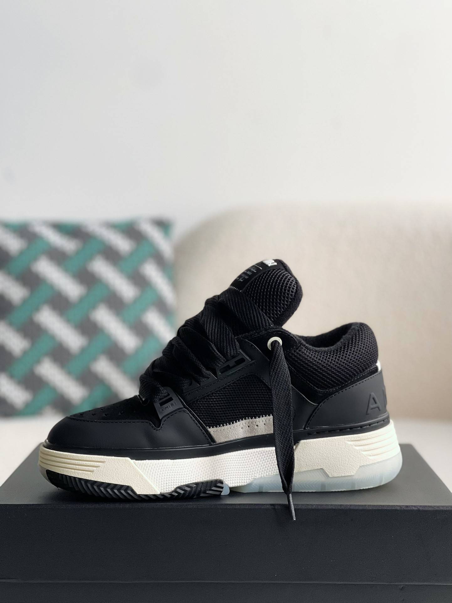 A*RI Sneakers