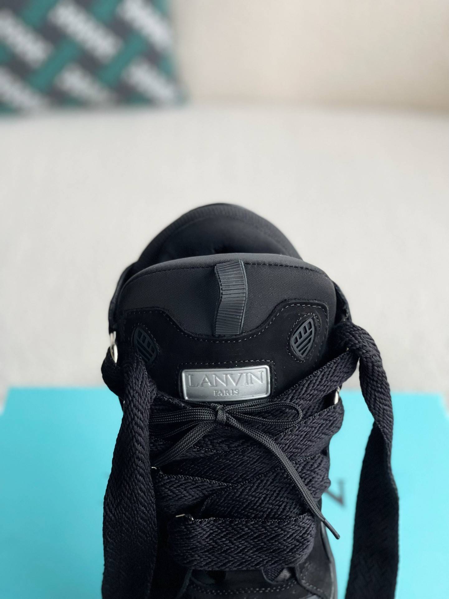LA*N Sneaker