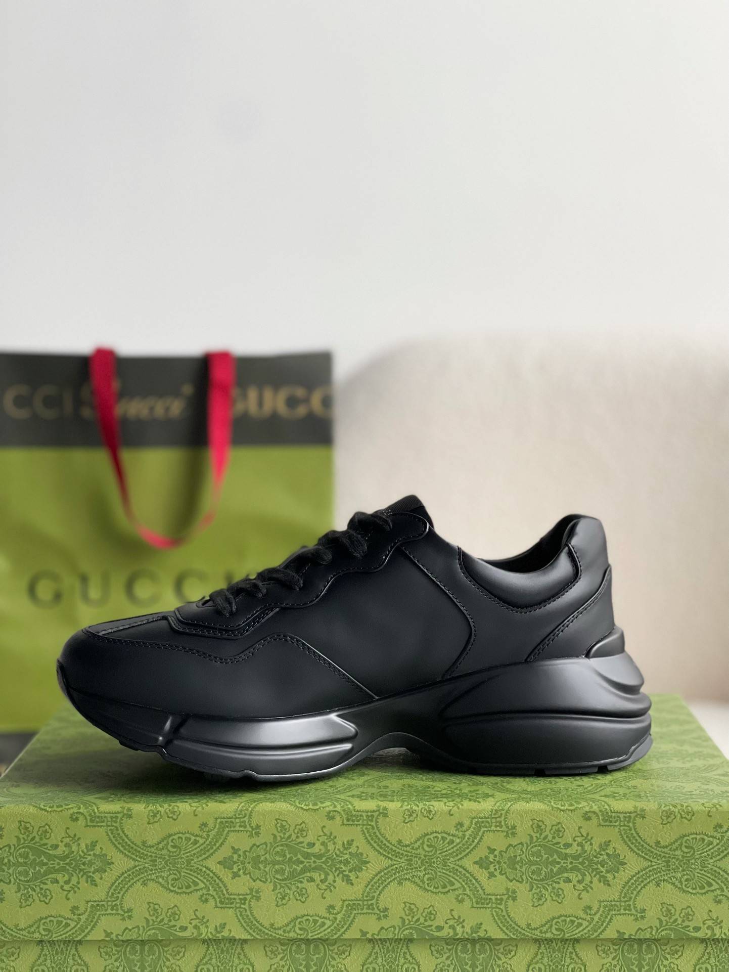 GU*IRetro Clunky Sneaker