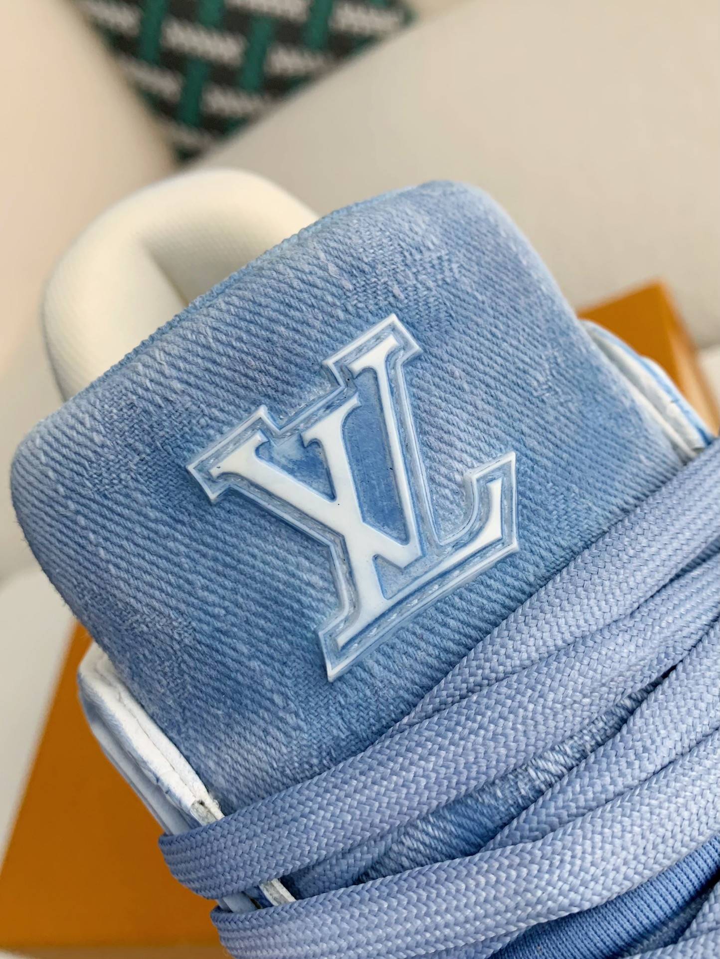 L*V TRAINER SNEAKERS