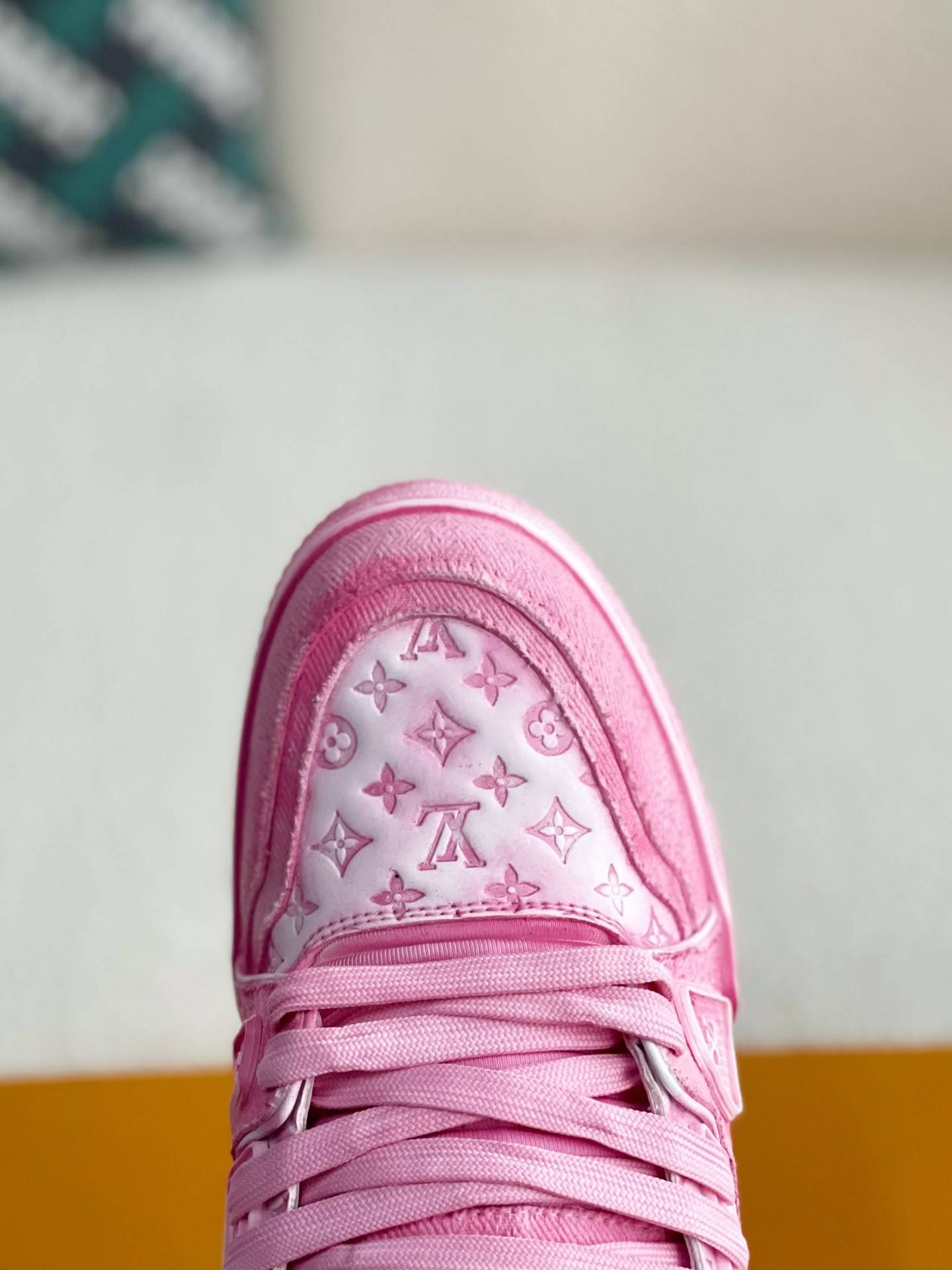 L*V TRAINER SNEAKERS