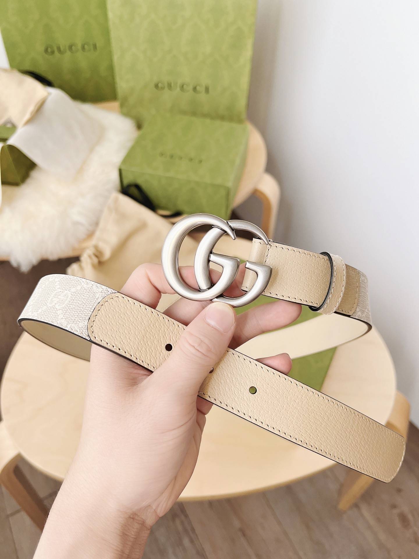 G*u*i ladies belt