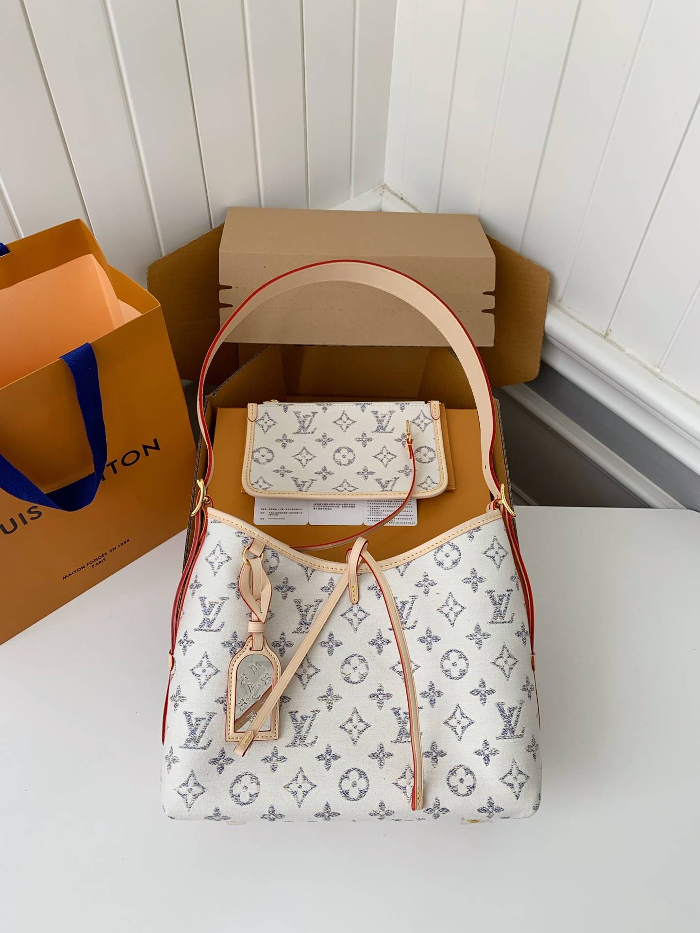 L*V Carryall small handbag M24707  Size：29*24*12cm
