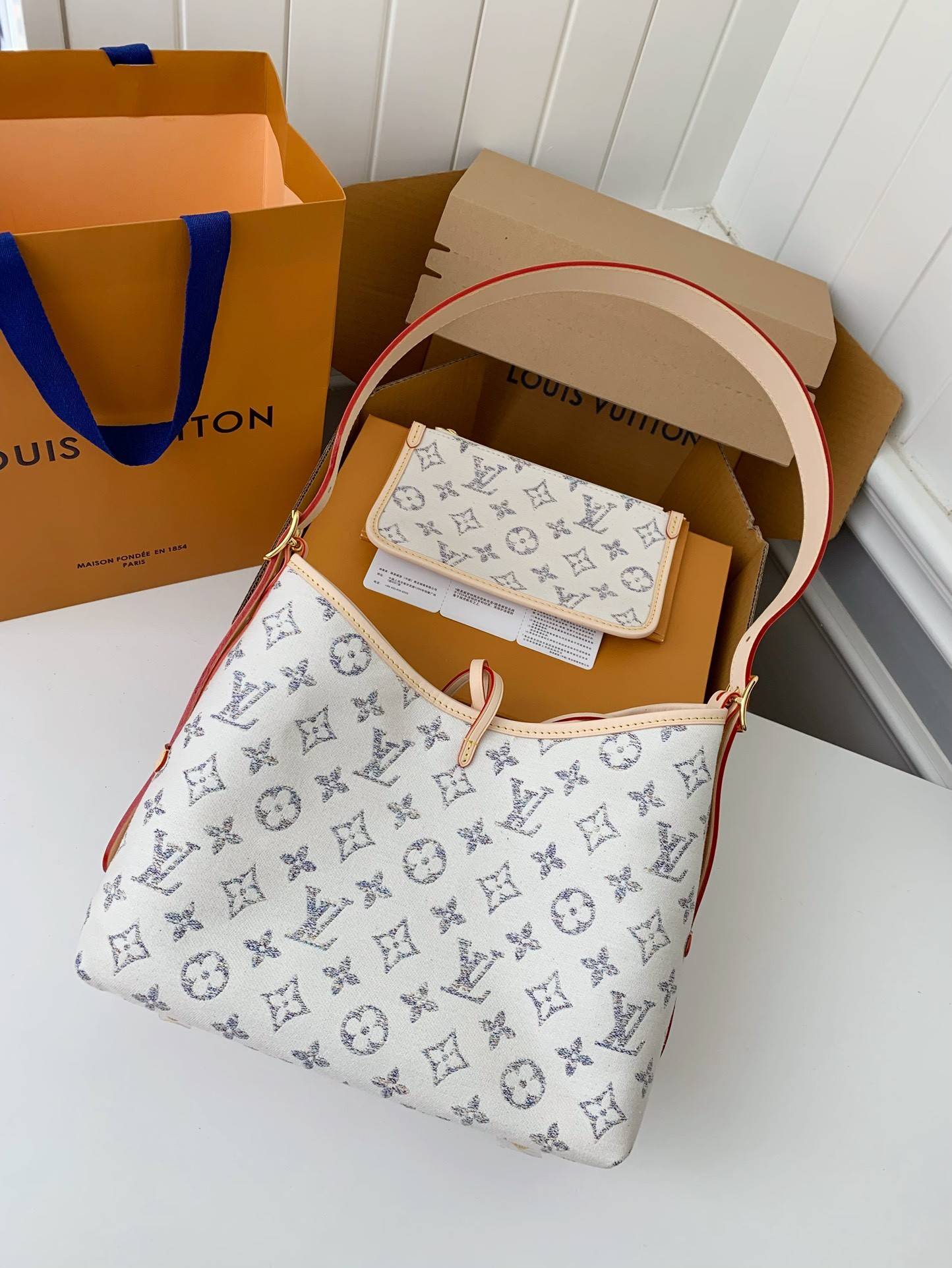 L*V Carryall small handbag M24707  Size：29*24*12cm