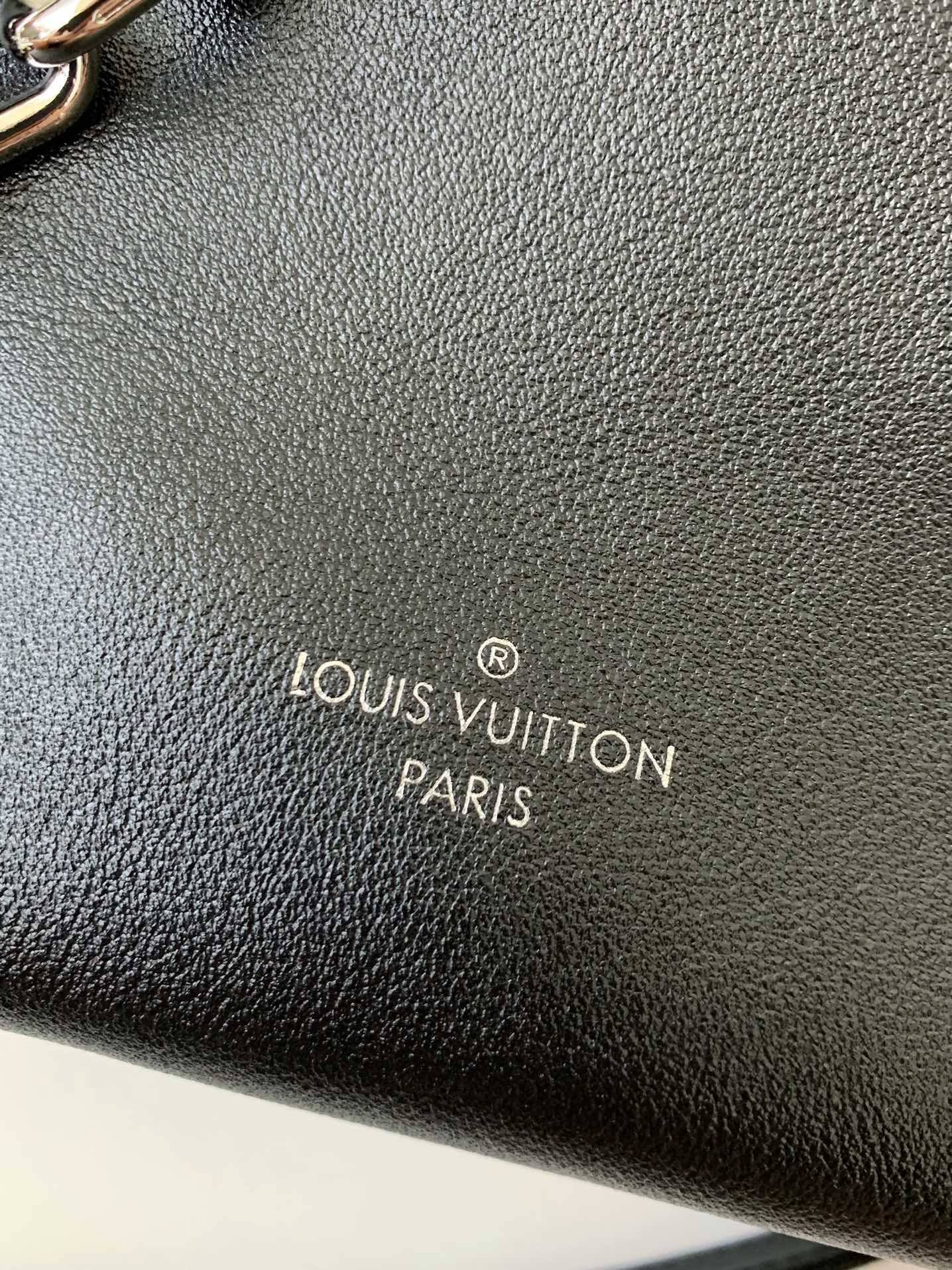 L*V New SIDE TRUNK full leather medium size handbag  M11350  Size：21*14*6cm