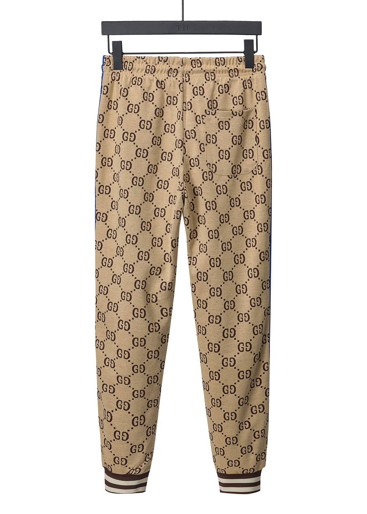 G*u*i casual suit