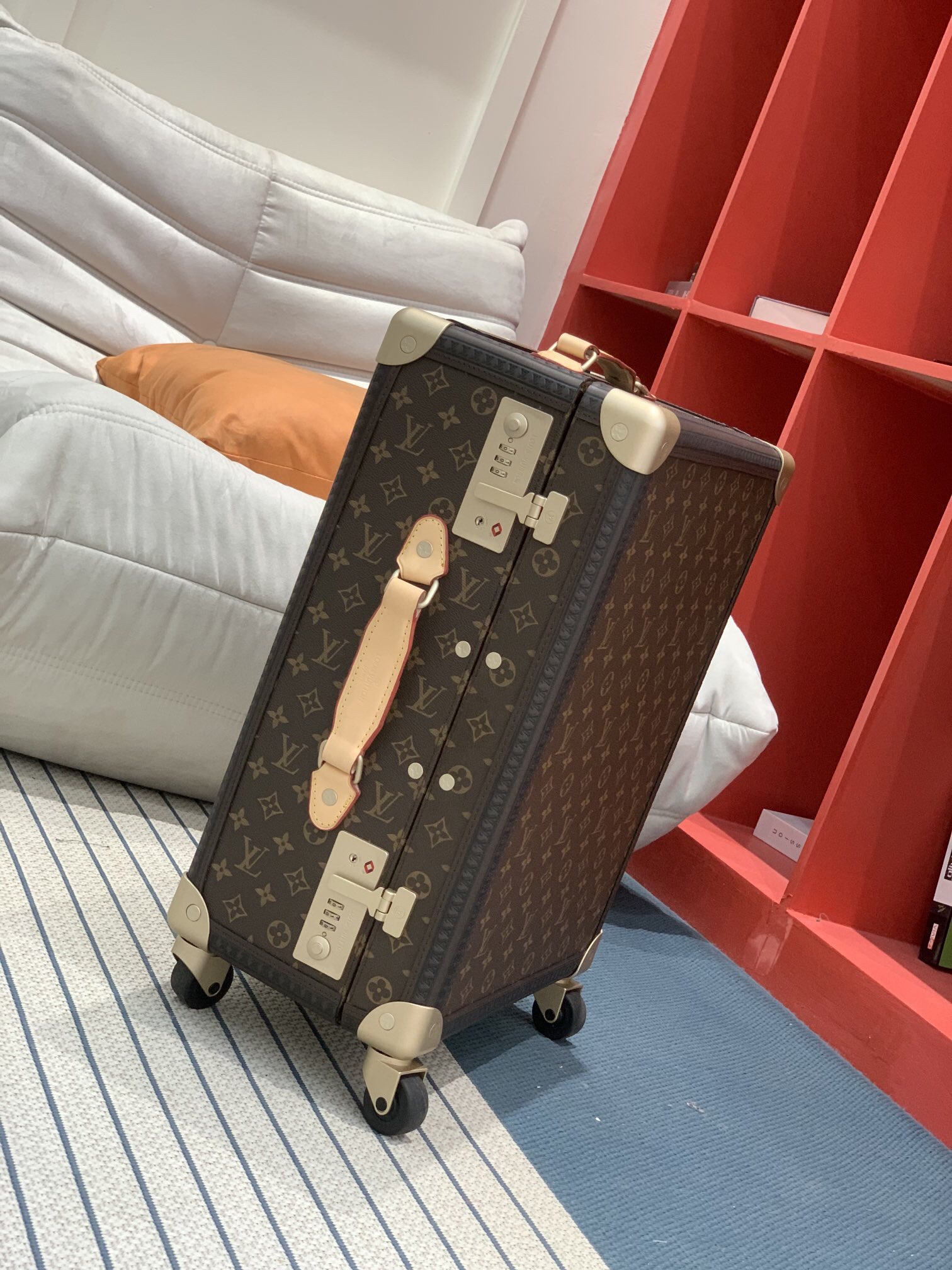 L*V Rolling Trunk