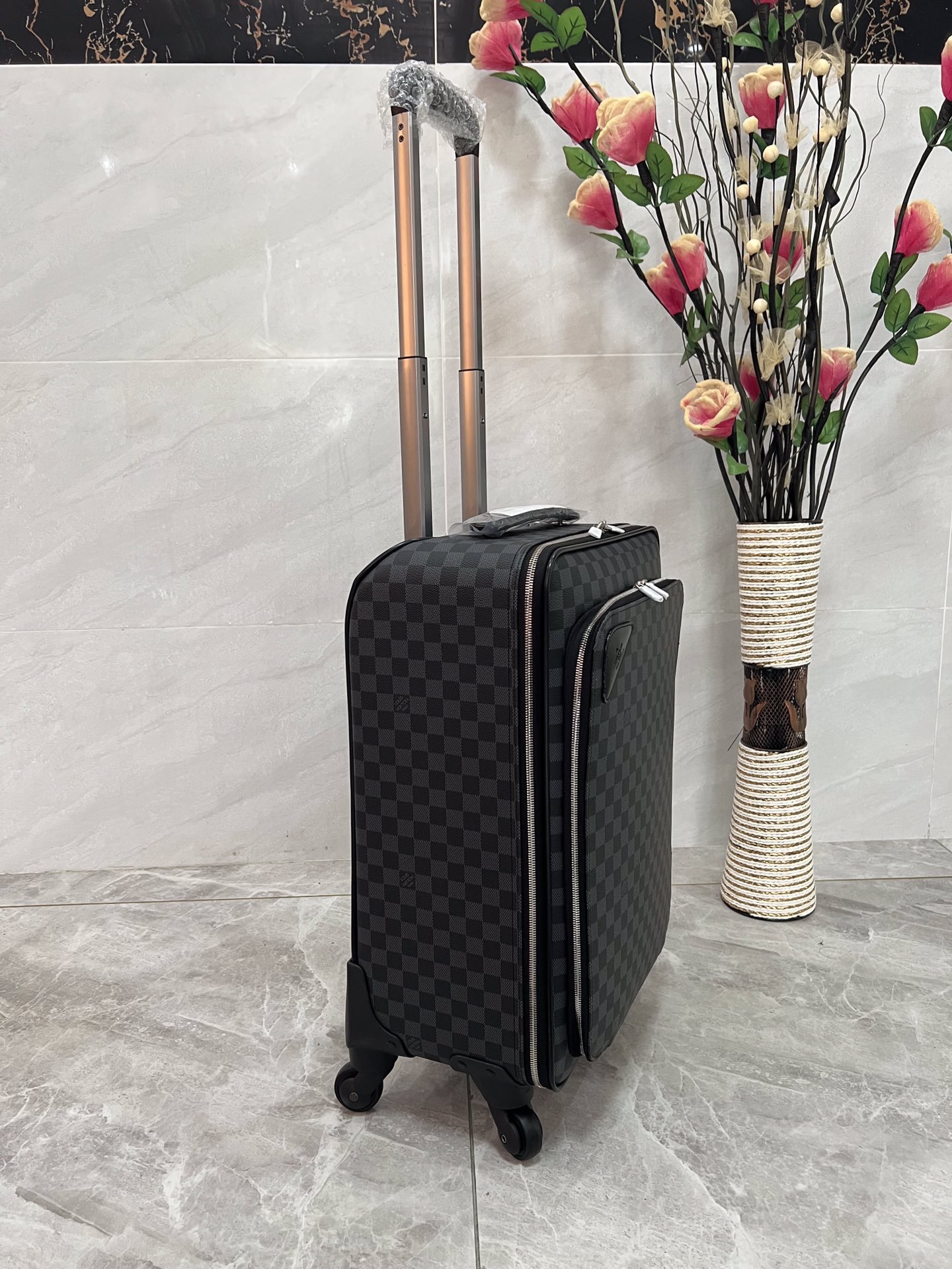 G*u*i luggage/original leather gf4343 size: 20 inches