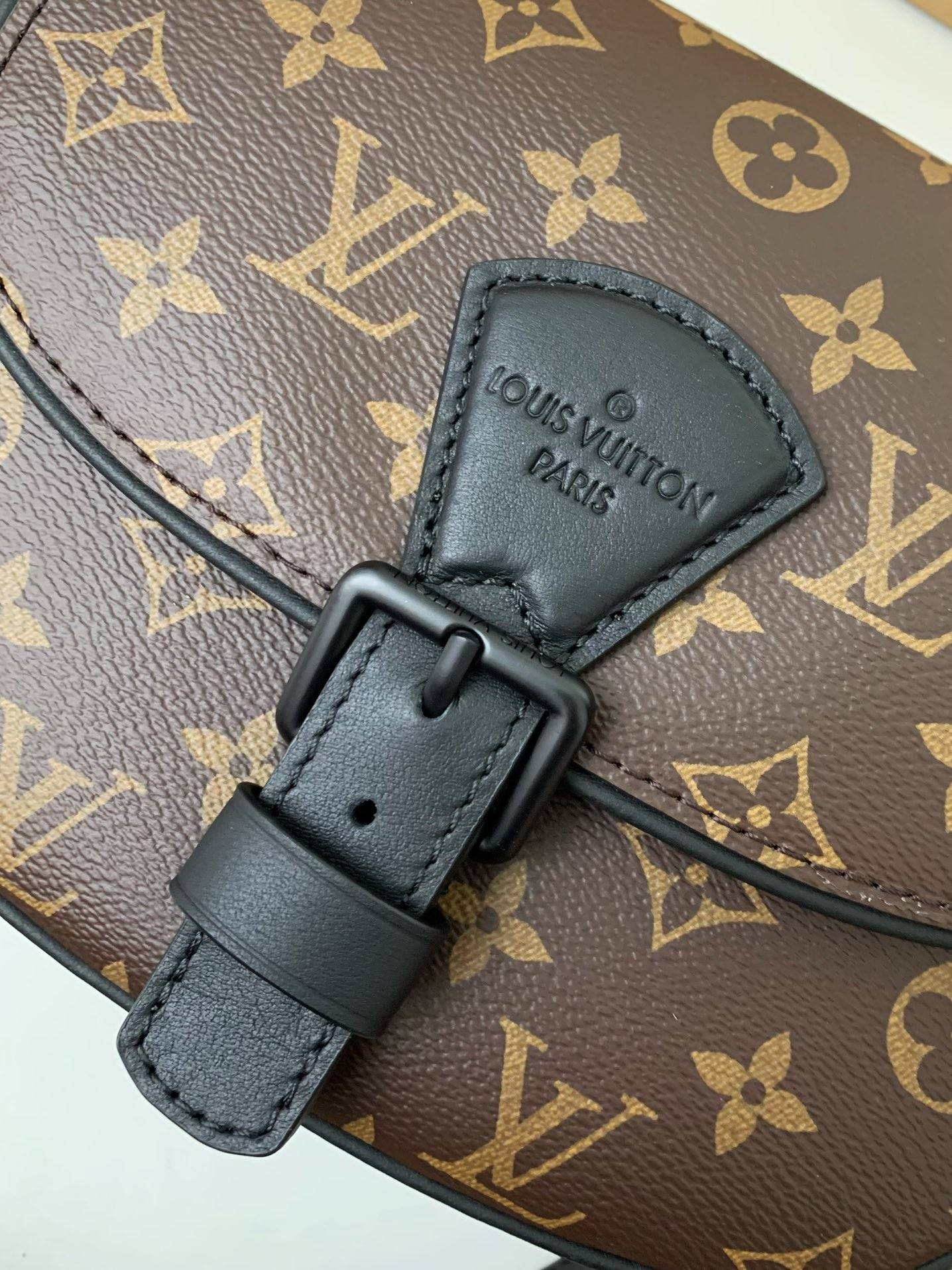 L*V New season Montsouris Small Messenger Bag M47060  Size：20*17*7cm