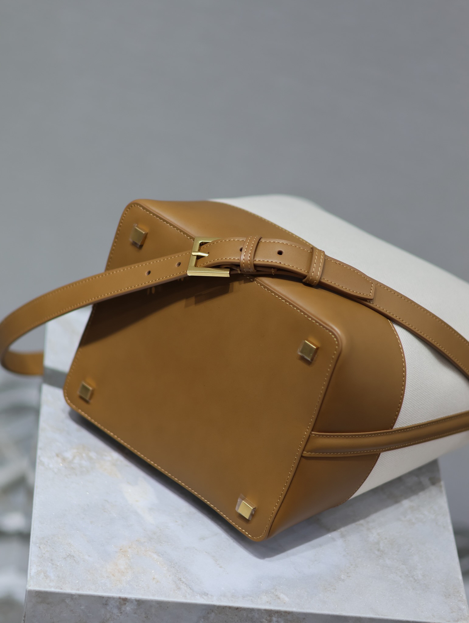 Ysl Le 5à7 Bucket