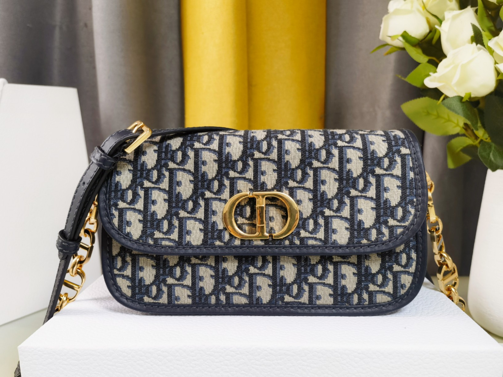 30 Montaigne Bag